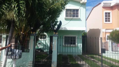 SE VENDE CASA DE DOS NIVELES, PRECIO: $75,500 NEGOCIABLES