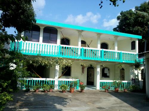 VENDO CASA AMPLIA CONFORTABLE Y EN EXC. UBIC. BERLIN USULUTAN