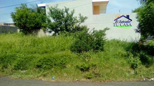 LOTE de ESQUINA para Construcción de Vivienda. Residencial Metropolis Kury San Miguel.