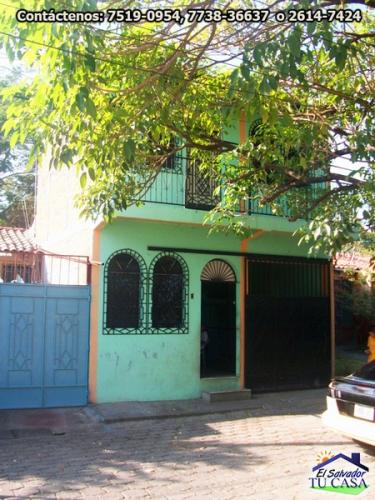 SE VENDE CASA DE DOS NIVELES EN NUEVA METROPOLIS , SAN MIGUEL