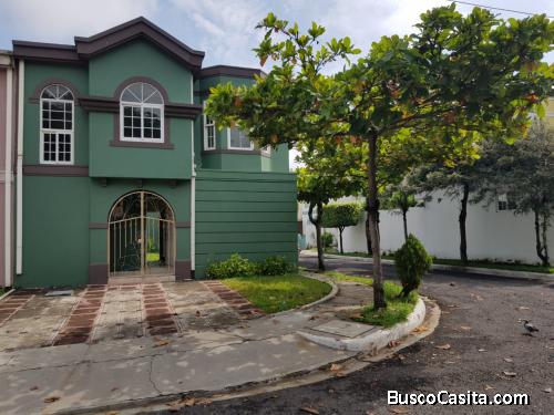 VENDO HERMOSA Y ACOGEDORA CASA EN RESIDENCIAL PRIVADO