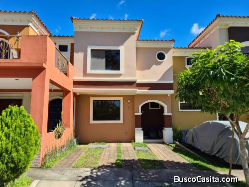 SE ALQUILA CASA EN VERANDA