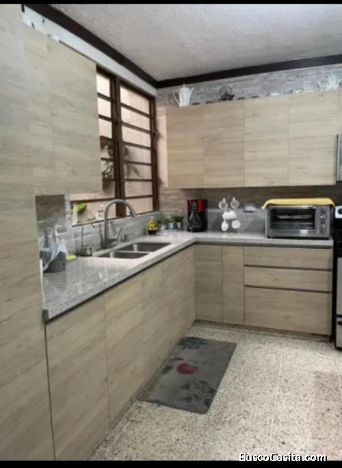 Venta de casa de esquina en Col Escalón