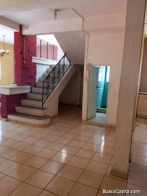 Vendo bonita Casa de 3 niveles en Santa Ana Info al: 71010128