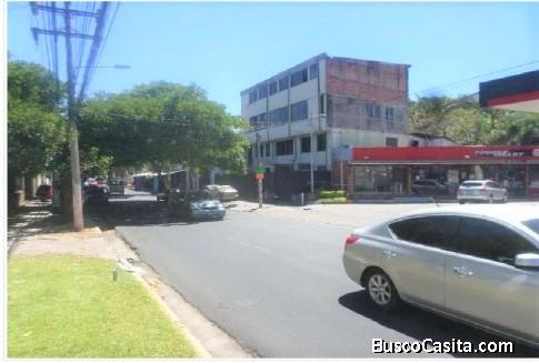Vendo edificio ubicado en 1era Calle Pte Col. Escalón