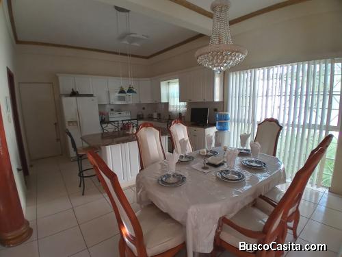 Se vende hermosa casa tipo mansión inglesa en Santa Ana info al 7101-0128