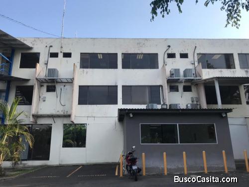 Edificio en alquiler en La Mascota 60 parqueos