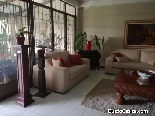 Vendo casa en Colonia Escalón 