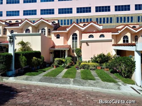 Amplia casa en venta Residencial Primavera Santa Tecla