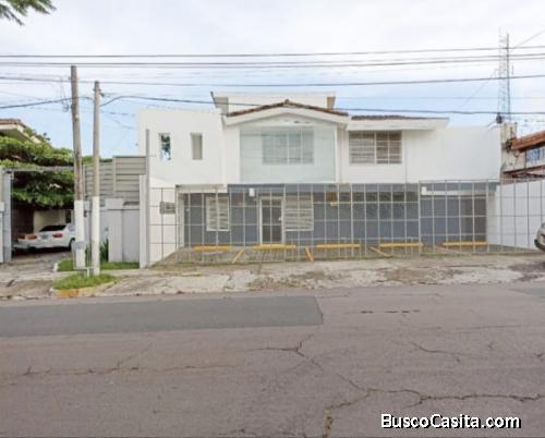 Alquilo casa de uso comercial en Calle La Mascota