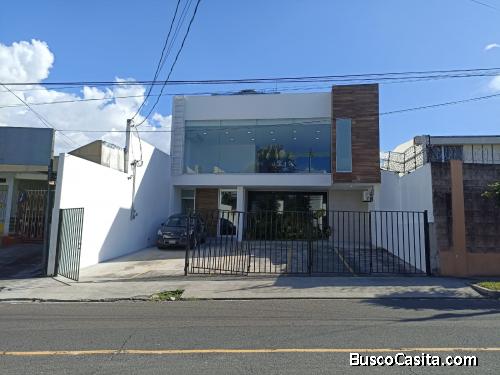  Edificio comercial en alquiler cercano a Galerías