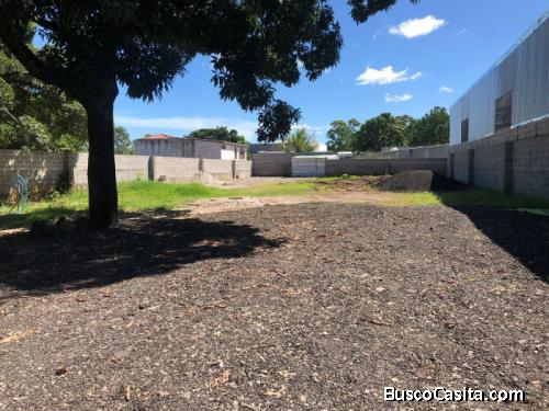 Alquilo Terreno Comercial con excelente ubicación en Santa Ana