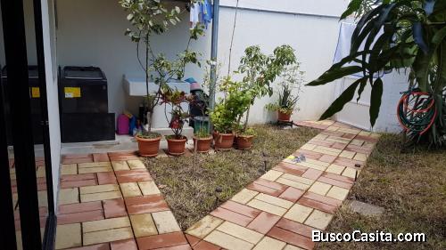 ALQUILO CASA SEMI AMUEBLADA EN RESIDENCIAL PASEO DEL PRADO 