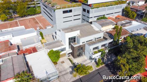 VENDO Edificio corporativo con la mejor ubicación Col Escalón