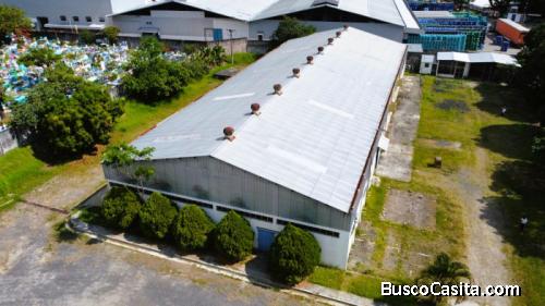 Alquilo bodega Bulevar del Ejército con 50 parqueos