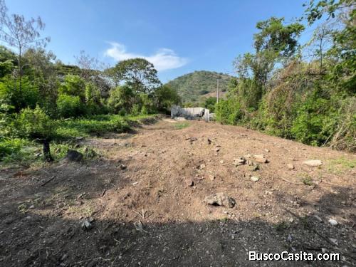 Alquilo amplio terreno en Santa Ana por Escuela Oasis