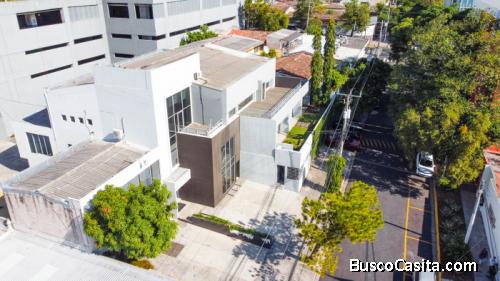 Alquilo Oficina de 340 metros cuadrados en Colonia Escalón