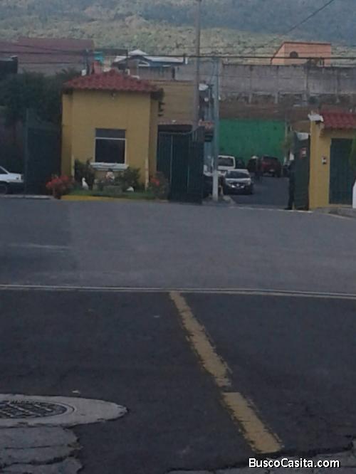 Casa bonita y bien ubicada en Pinares de Santa Monica, Santa Tecl