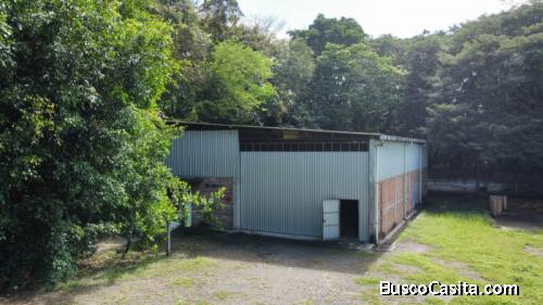 Alquilo Galera De 400 Metros Por El Encuentro Lourdes; Idi: 131562