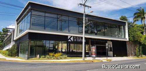 Alquilo Exclusivo Local Comercial En Plaza La Capilla; Idi: 89286