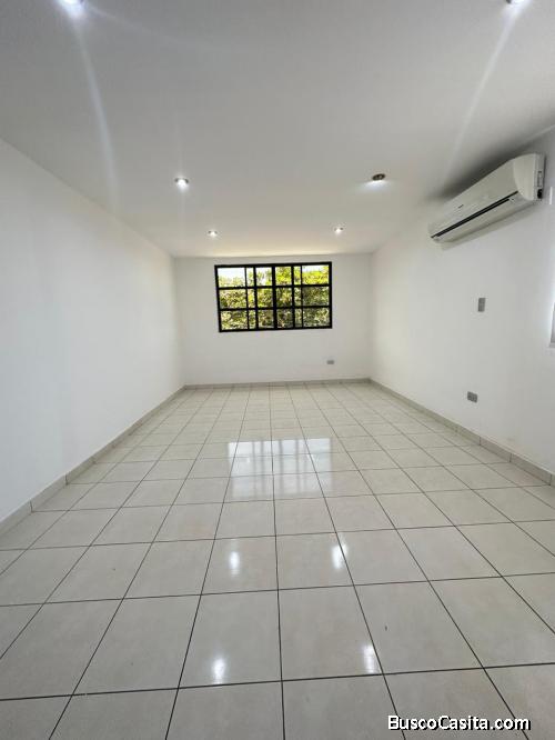Alquilo Oficina con baño en Colonia Escalón incluye servicios