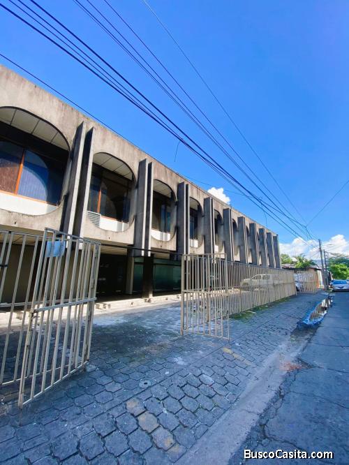 Vendo local de 380 metros en Avenida Olímpica