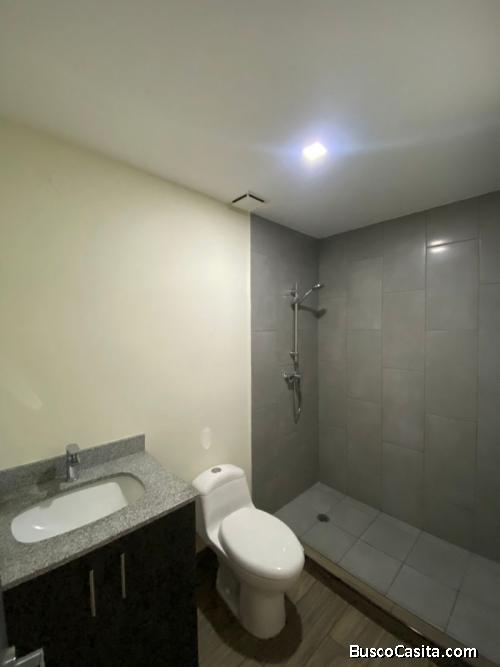 Apartamento con linea blanca en Condado Santa Rosa