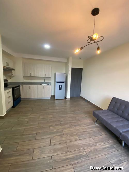 Apartamento con linea blanca en Condado Santa Rosa