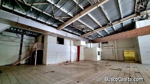 Alquilo Local Comercial Y Bodega Ubicación Estratégica; Idi: 141196