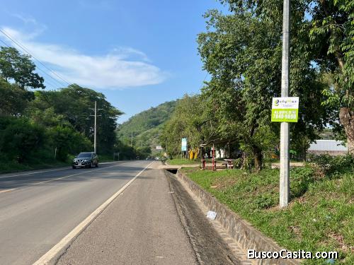 Alquilo amplio terreno en Santa Ana