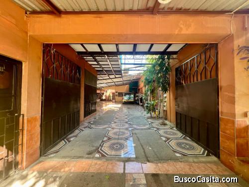 Casa comercial en venta en colonia IVU Santa Ana