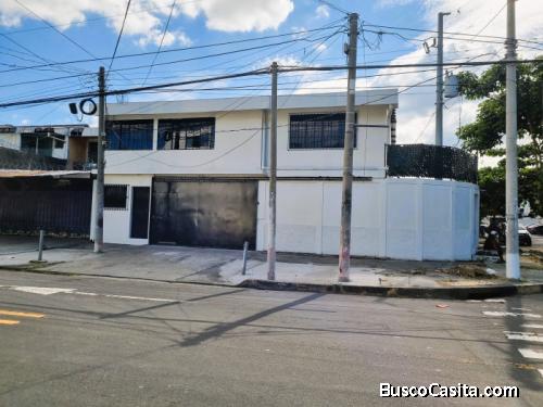 Casa Comercial En Alquiler Sobre Calle Los Sisimiles; Idi: 140688