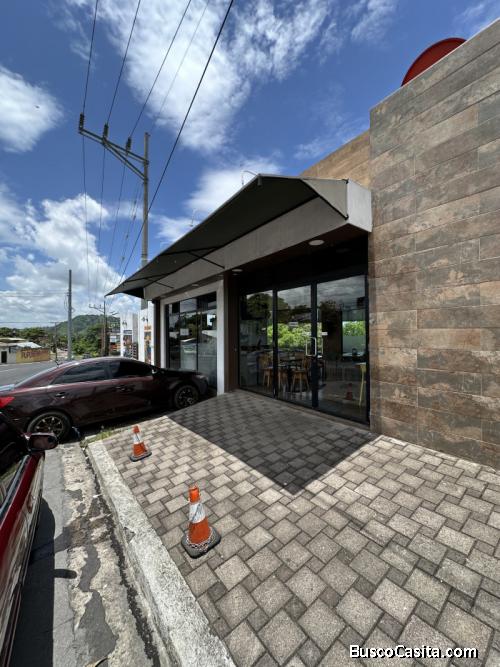 Local comercial en renta Plaza Jadín Santa Ana