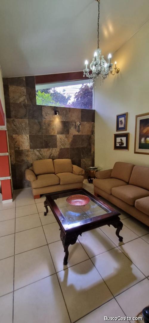 Casa de un nivel amueblada en renta en Santa Tecla