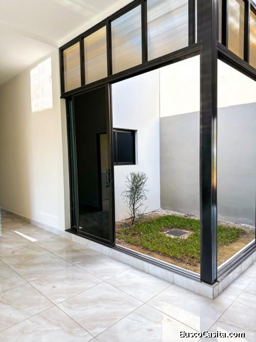 Casa en venta dentro de residencial privado Las Luces