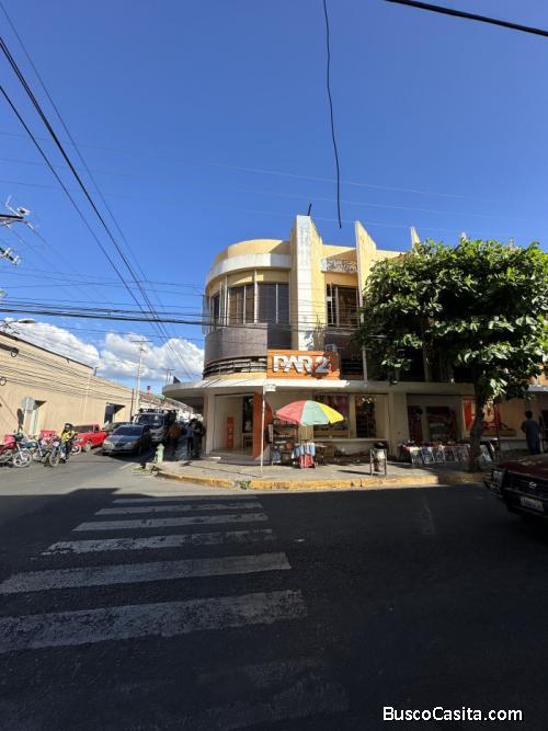 Edificio comercial en venta en el centro de Santa Ana