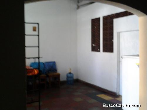 Se renta acogedora y comoda casa, excelente ubicación y accesibilidad 
