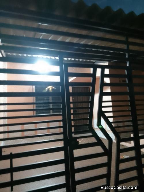 Se renta acogedora y comoda casa, excelente ubicación y accesibilidad 