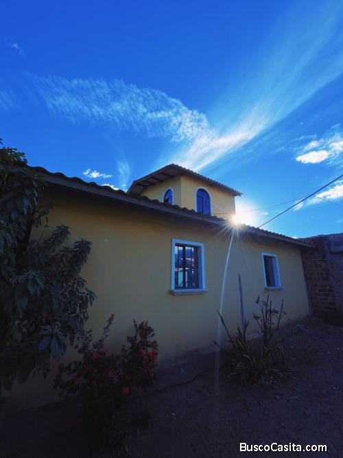 Casa en venta de dos niveles en El Rosario La Paz con excelente acceso