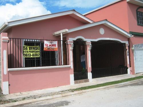 CASA EN COLONIA MARISOL