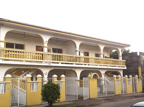 SE ALQUILA APARTAMENTO BARRIO LA GLORIA