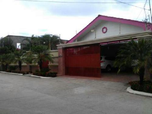 SE VENDE CASA RES.  LAS COLINAS