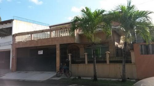 SE VENDE CASA  RES.TORONJAL II