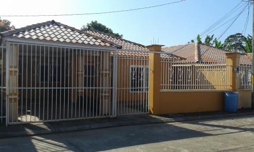 SE VENDE CASA RES. VISTA DE PALMIRA