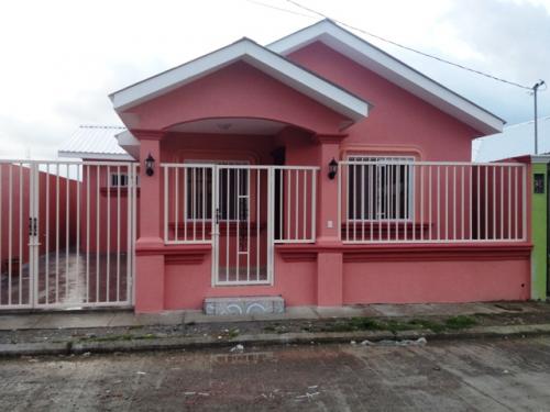 Bonita casa en Residencial Vistas de satuye