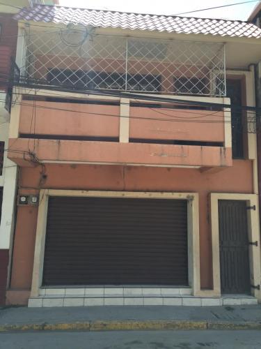 SE VENDE BONITO EDIFICIO COMERCIAL DE 2 NIVELES EN LA LIMA, CORTES