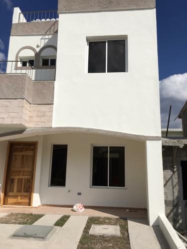 Se Alquila casa NUEVA 