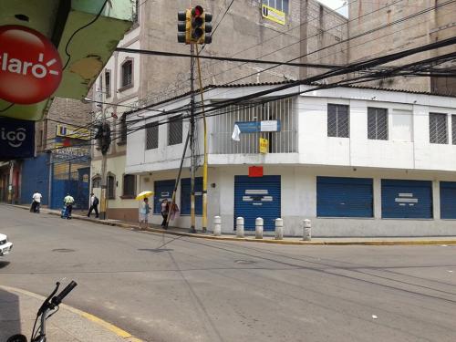 SE RENTA AMPLIO LOCAL COMERCIAL EN BARRIO LA PLAZUELA.  