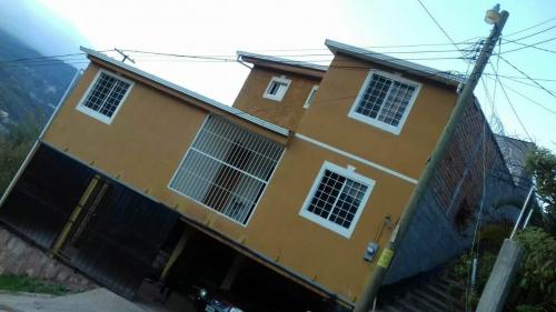 Venta de hermosa casa en El Chimbo, carretera a Valle de Ángeles