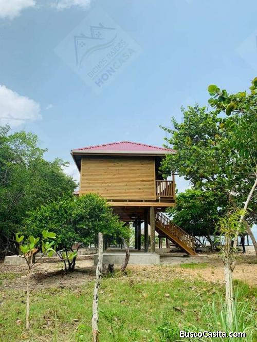 Venta de cabaña en trujillo colon a la orilla de la playa,en la zona de cocalitos
